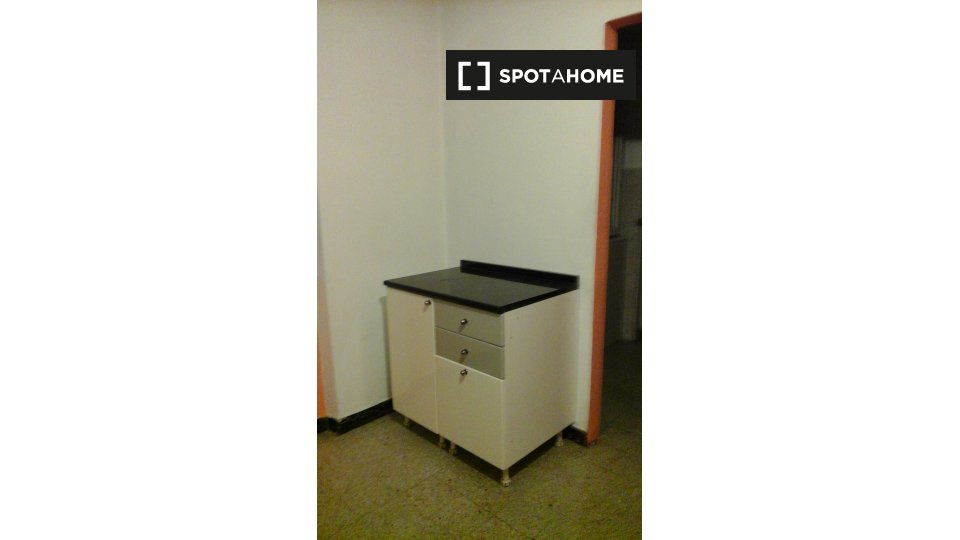 Immagine 17 di Camera condivisa in affitto  in Via Castelbarco a Trento