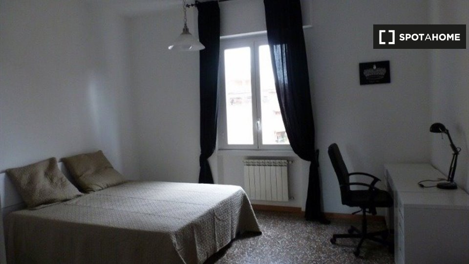 Immagine 2 di Camera condivisa in affitto  in Via Portuense a Roma