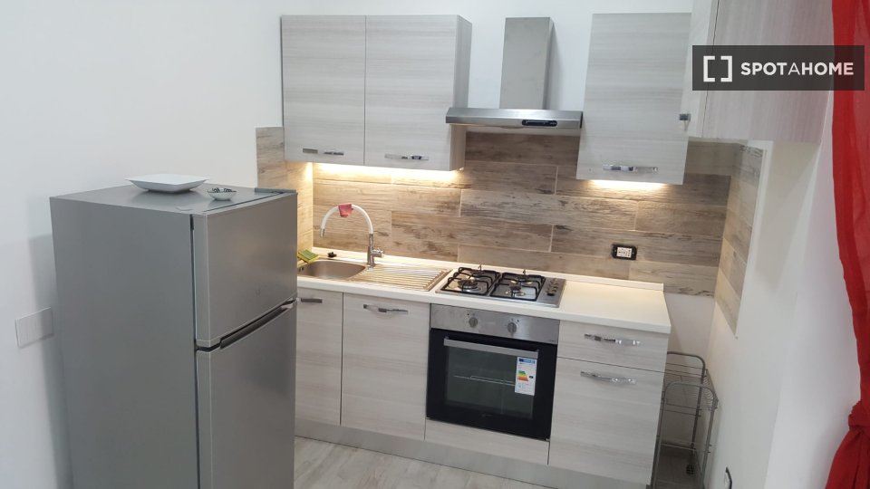 Immagine 7 di Ufficio in affitto  in Via dei Platani a Roma