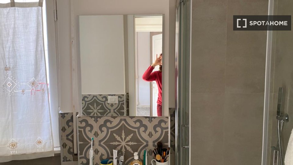 Immagine 7 di Camera condivisa in affitto  in Via Giulio Venticinque a Roma