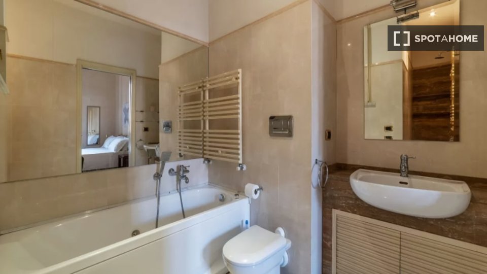 Immagine 12 di Appartamento in affitto  in Piazza del Porto di Ripetta a Roma