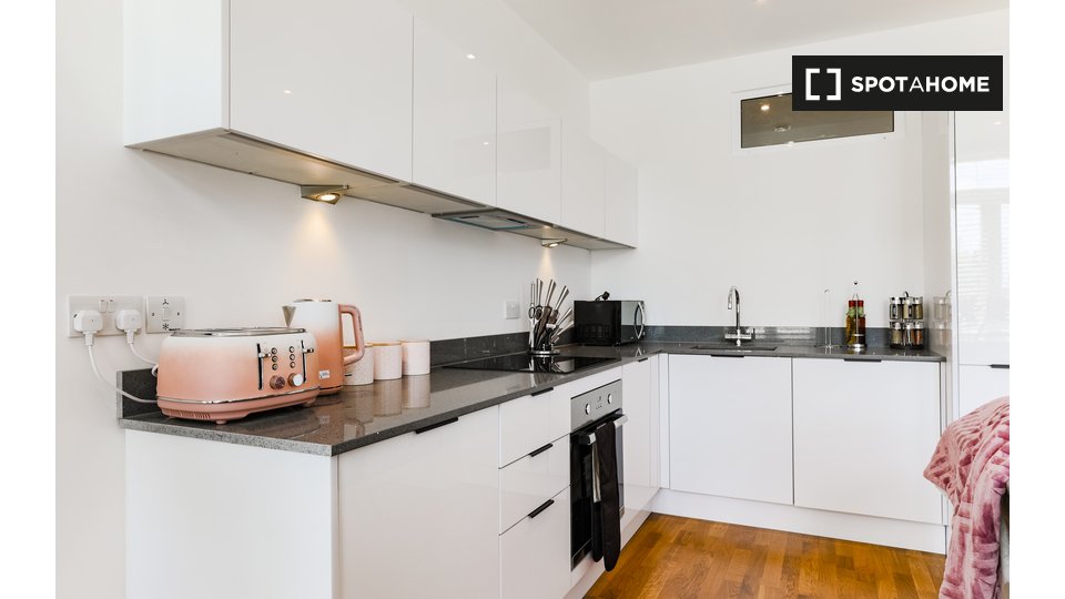 Immagine 4 di Appartamento in affitto  in Church St a Staines