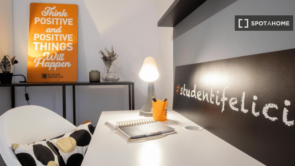 Immagine 6 di Camera condivisa in affitto  in Via Piobesi n. a Torino