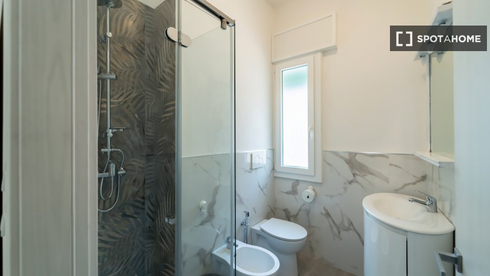 Immagine 3 di Appartamento in affitto  in Via Aurelio Saffi a Bologna