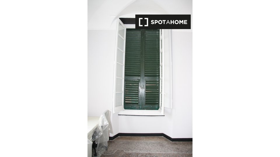 Immagine 14 di Camera condivisa in affitto  in Piazza del Campo a Genova