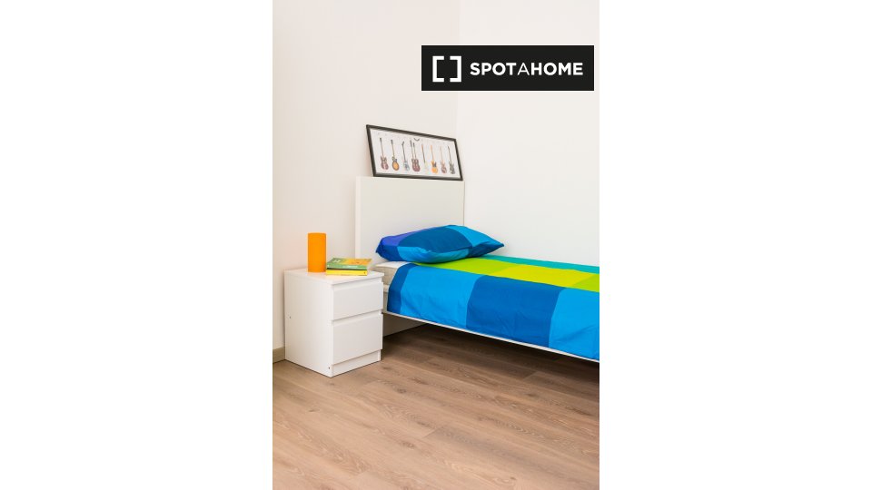 Immagine 5 di Camera condivisa in affitto  in Via S Paolo a Torino