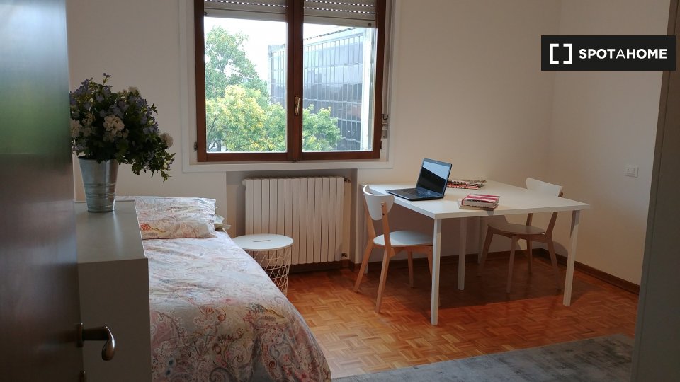 Immagine 3 di Camera condivisa in affitto  in Via Luigi Pellizzo a Padova