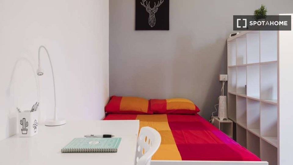 Immagine 2 di Camera condivisa in affitto  in Via delle Belle Arti a Bologna