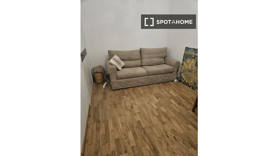 Immagine 7 di Camera condivisa in affitto  in Via Claudio Achillini a Roma