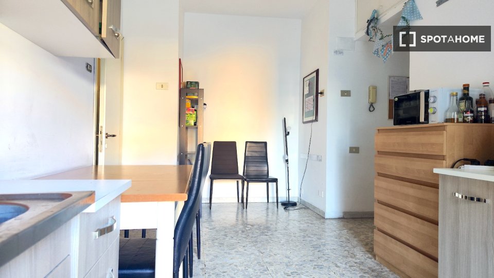 Immagine 16 di Camera condivisa in affitto  in Viale Egeo, 00144 Roma RM, Italy a Roma