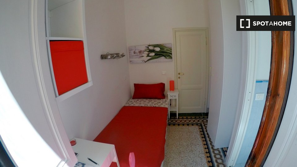 Immagine 9 di Camera condivisa in affitto  in Via Zara a Firenze