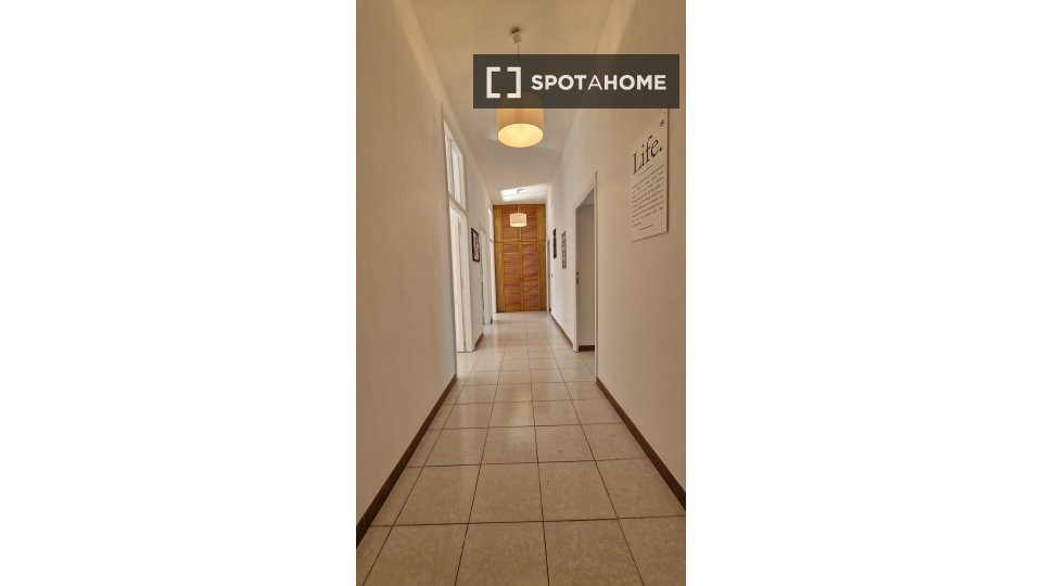 Immagine 12 di Camera condivisa in affitto  in Via Ostiense a Roma