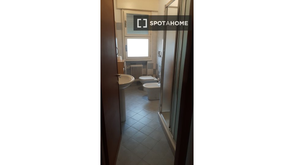 Immagine 19 di Camera condivisa in affitto  in Via Zara a Padova