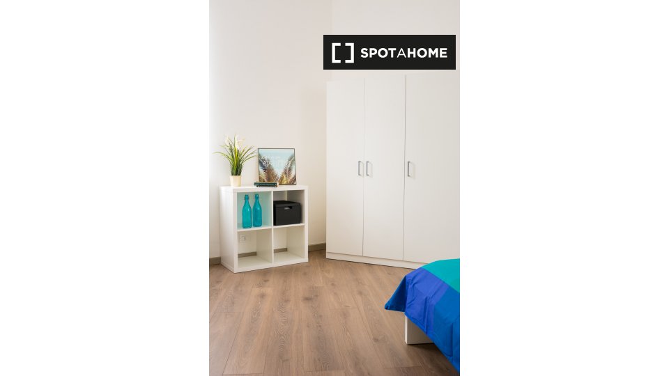 Immagine 7 di Camera condivisa in affitto  in Via S Paolo a Torino