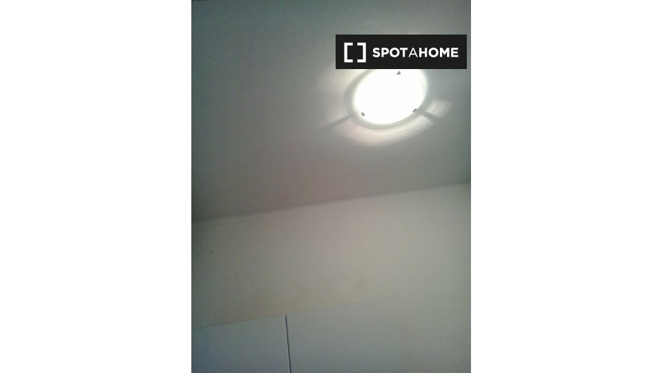 Immagine 19 di Camera condivisa in affitto  in Via Castelbarco a Trento