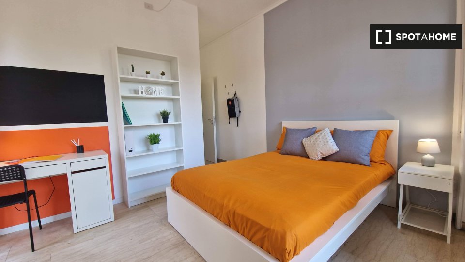 Immagine 1 di Camera condivisa in affitto  in Lungotevere di Pietra Papa a Roma