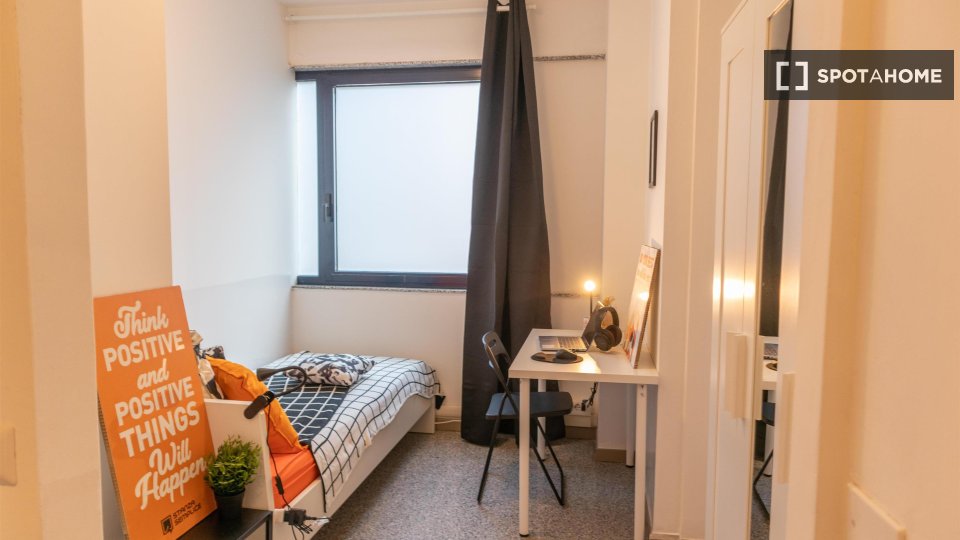 Immagine 15 di Camera condivisa in affitto  in Via Dante a Cagliari