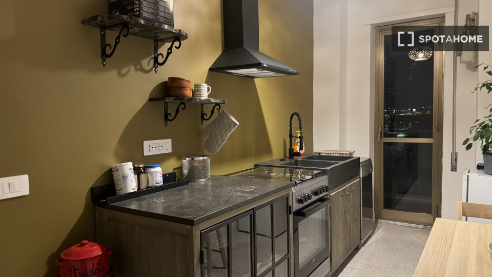 Immagine 4 di Camera condivisa in affitto  in V. Morozzo della Rocca a Roma