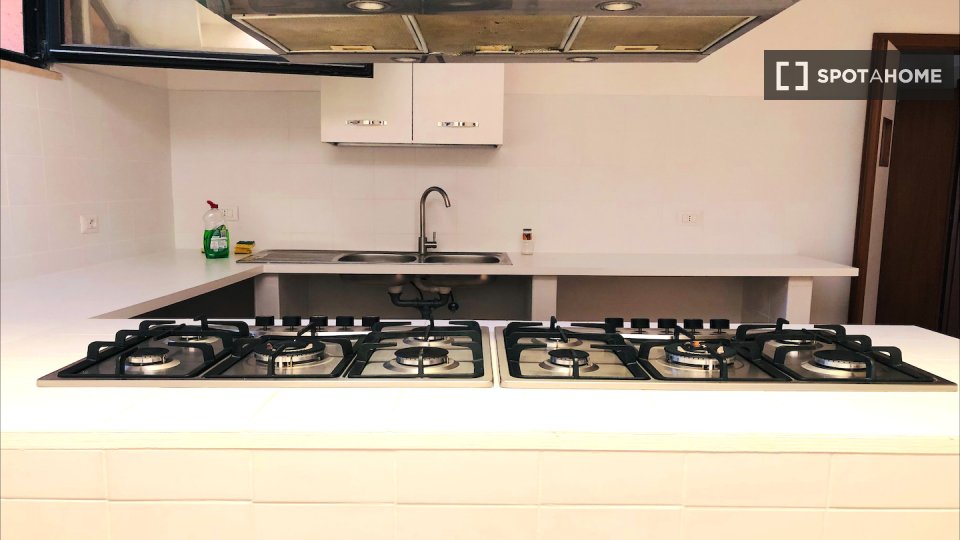 Immagine 18 di Camera condivisa in affitto  in Via Alessandro Brisse a Roma