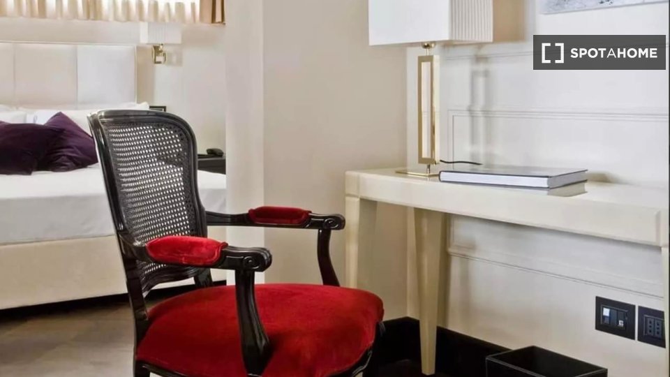 Immagine 2 di Camera condivisa in affitto  in Via dei Brunelleschi a Firenze