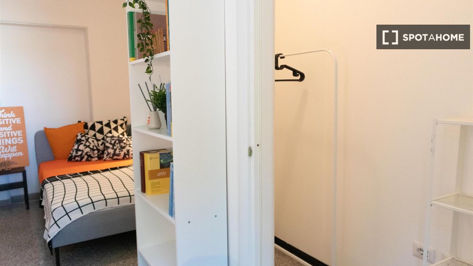 Immagine 3 di Camera condivisa in affitto  in Via Dante a Cagliari