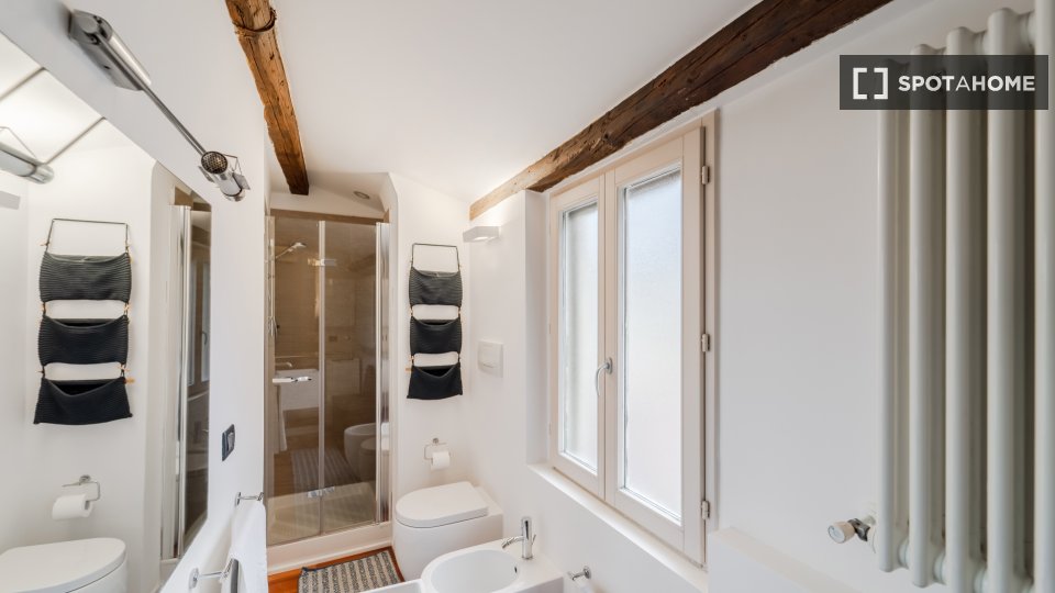 Immagine 12 di Appartamento in affitto  in Via delle Tovaglie a Bologna