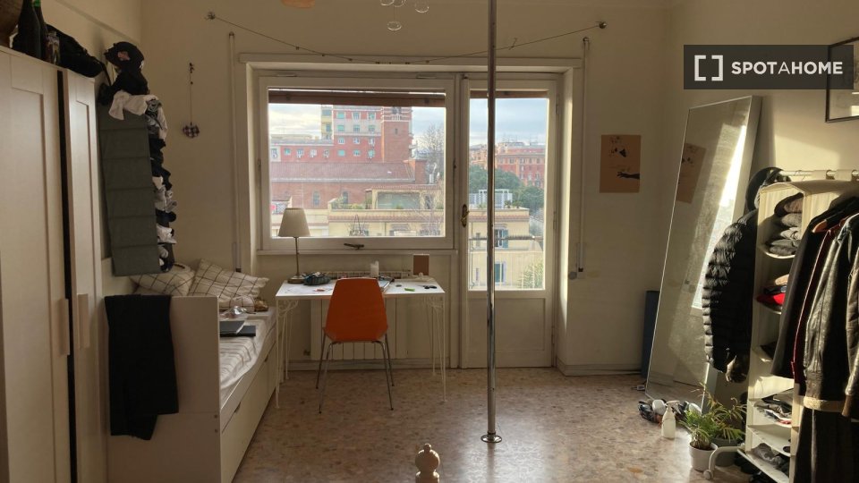 Immagine 7 di Camera condivisa in affitto  in Via Antonio Raimondi a Roma