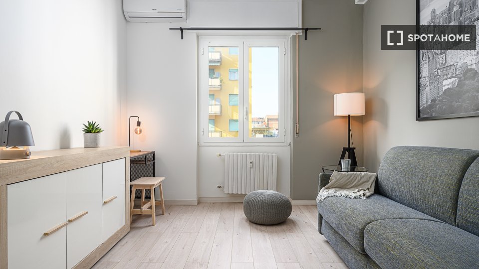 Immagine 3 di Ufficio in affitto  in Via Gressoney a Milano