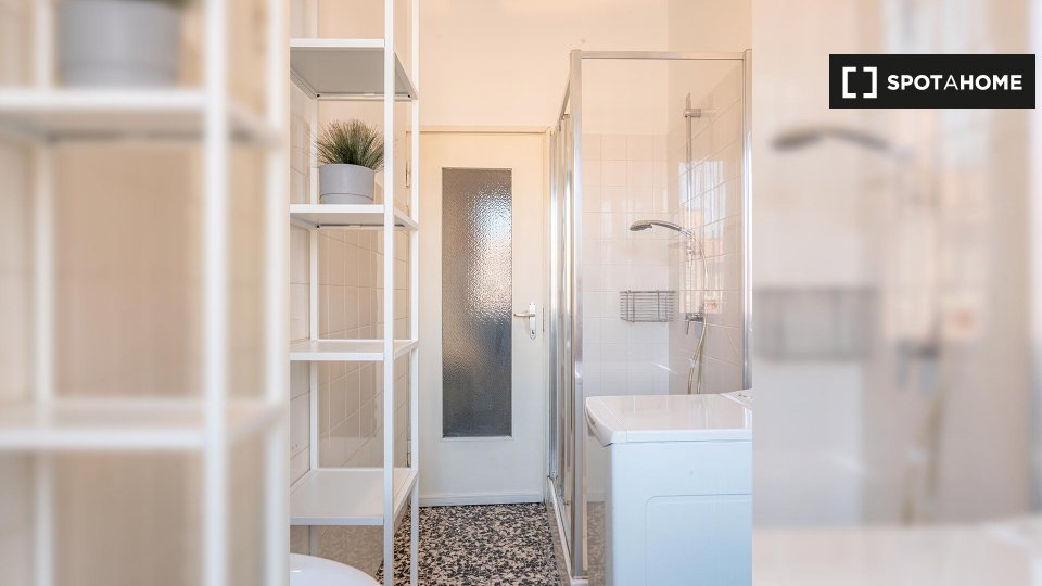 Immagine 12 di Camera condivisa in affitto  in Viale Sarca a Milano