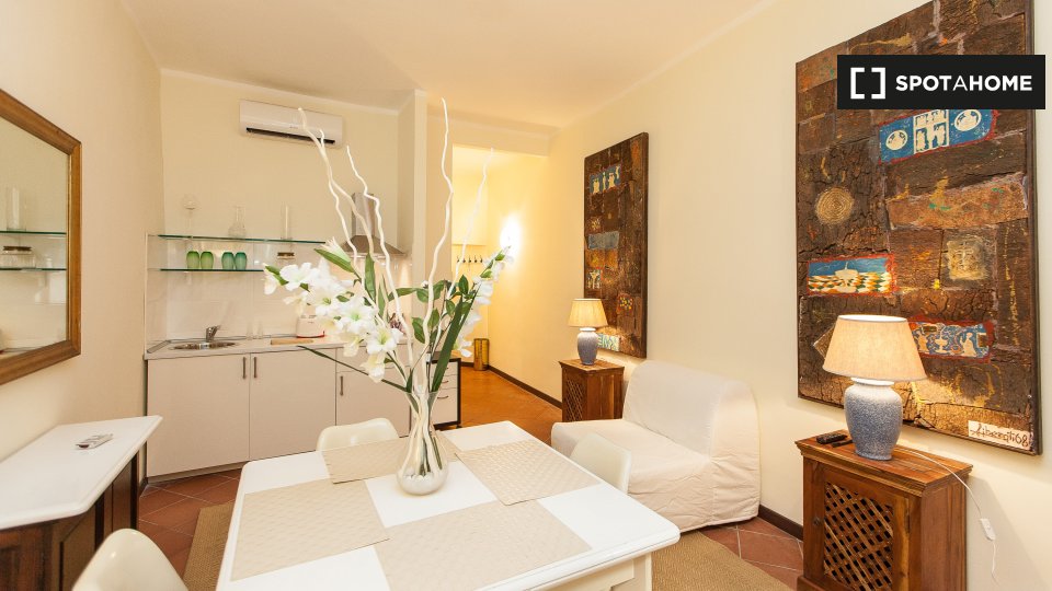 Immagine 10 di Appartamento in affitto  in Piazza Rondanini a Roma