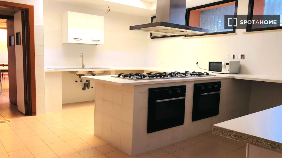 Immagine 15 di Camera condivisa in affitto  in Via Alessandro Brisse a Roma