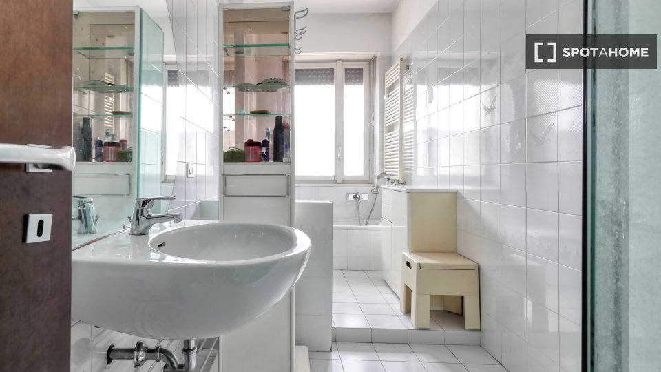 Immagine 10 di Camera condivisa in affitto  in Via Adeodato Ressi a Milano