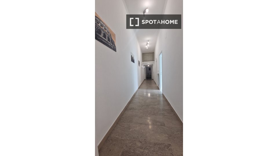 Immagine 14 di Camera condivisa in affitto  in Via Sabotino a Roma