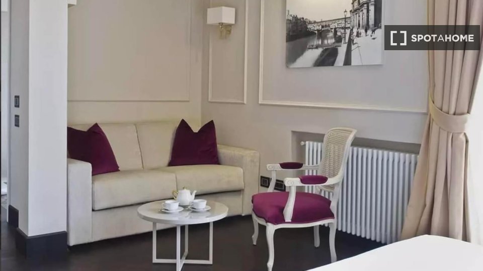 Immagine 17 di Camera condivisa in affitto  in Via dei Brunelleschi a Firenze