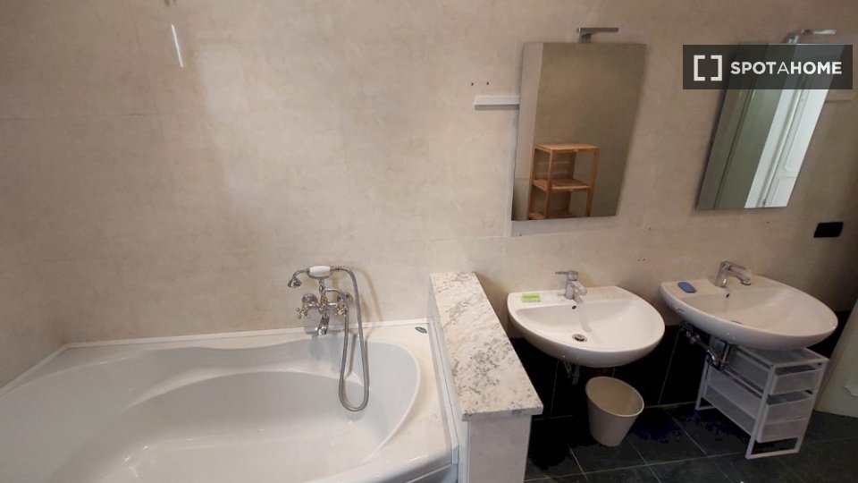 Immagine 14 di Camera condivisa in affitto  in Via Giuseppe la Farina a Firenze