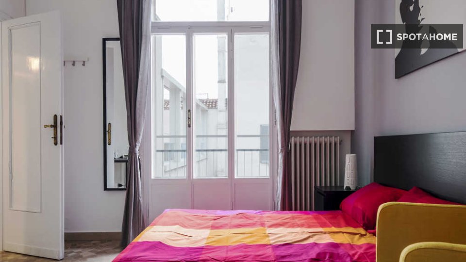 Immagine 2 di Camera condivisa in affitto  in Via delle Belle Arti a Bologna