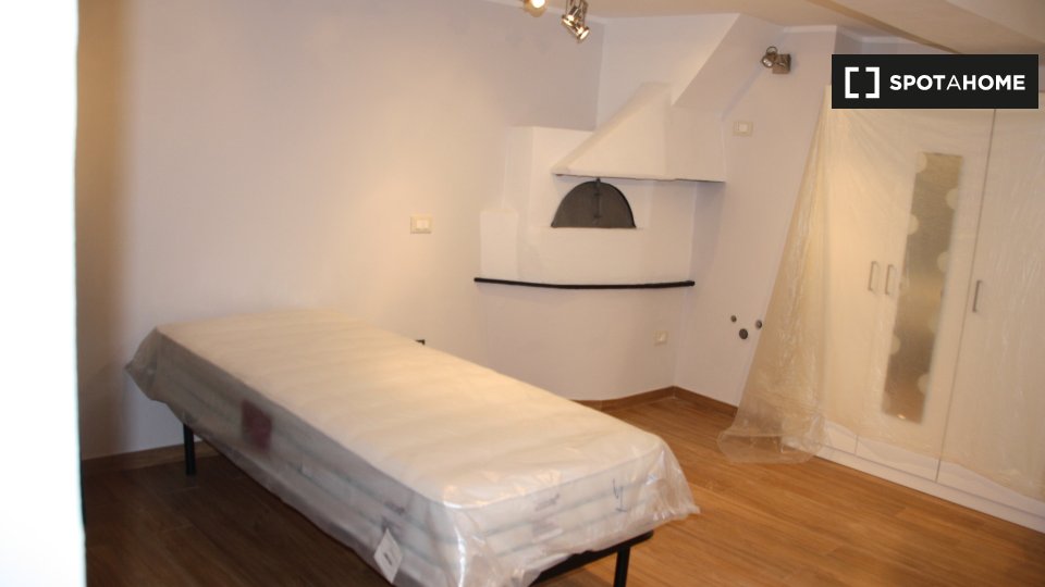 Immagine 15 di Camera condivisa in affitto  in Piazza del Campo a Genova