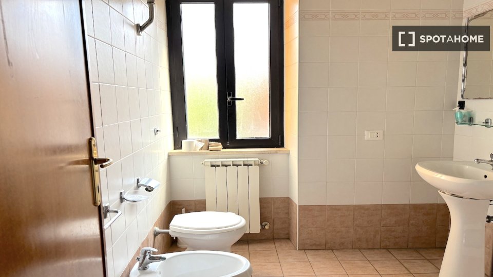 Immagine 7 di Camera condivisa in affitto  in Via Alessandro Brisse a Roma