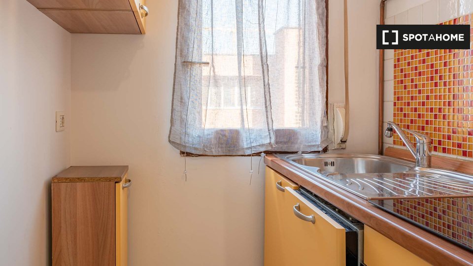 Immagine 10 di Camera condivisa in affitto  in Viale Sarca a Milano