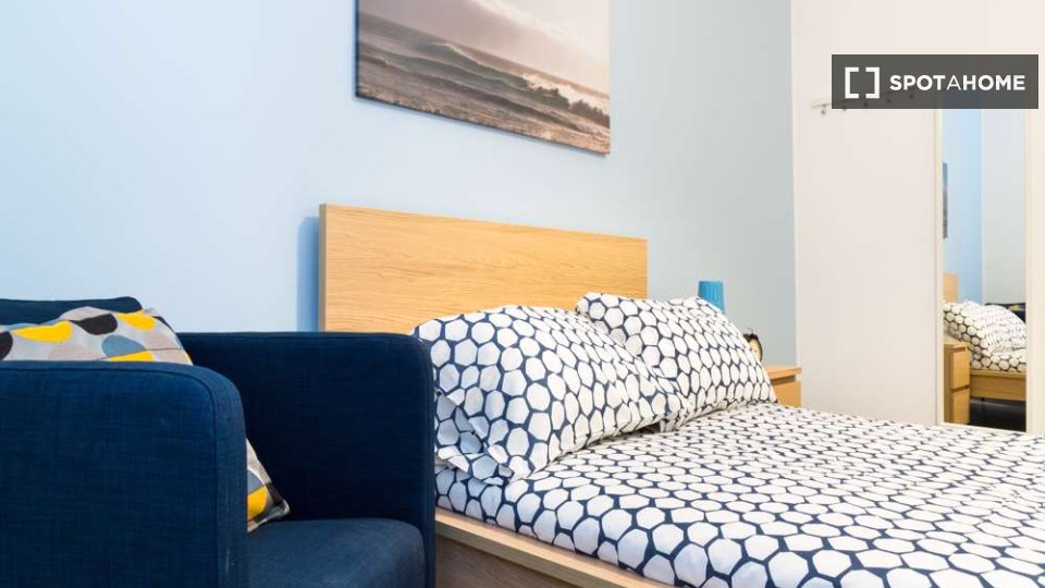 Immagine 2 di Camera condivisa in affitto  in Via Alfredo Campanini a Milano