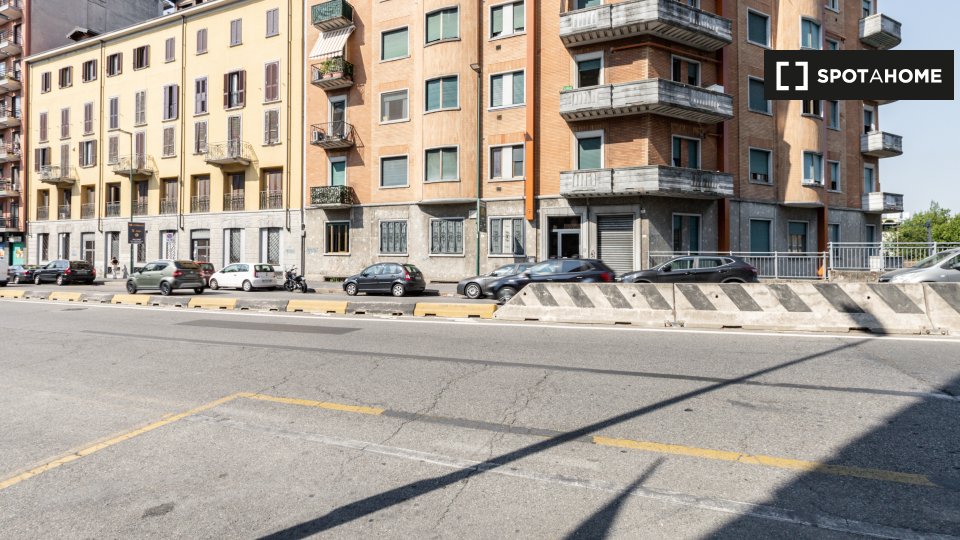 Immagine 17 di Camera condivisa in affitto  in Via Bruno Buozzi a Sesto San Giovanni