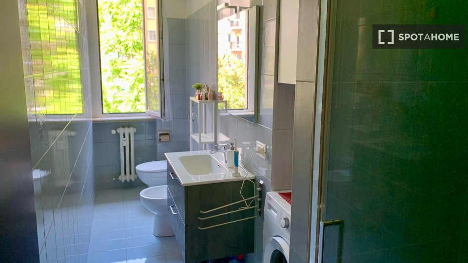 Immagine 11 di Ufficio in affitto  in Via Giambellino a Milano