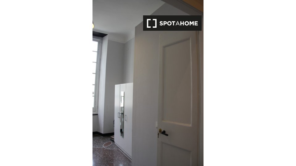 Immagine 3 di Camera condivisa in affitto  in Piazza del Campo a Genova