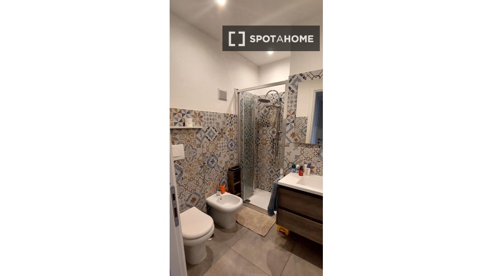 Immagine 8 di Camera condivisa in affitto  in Via di Torre Gaia a Roma