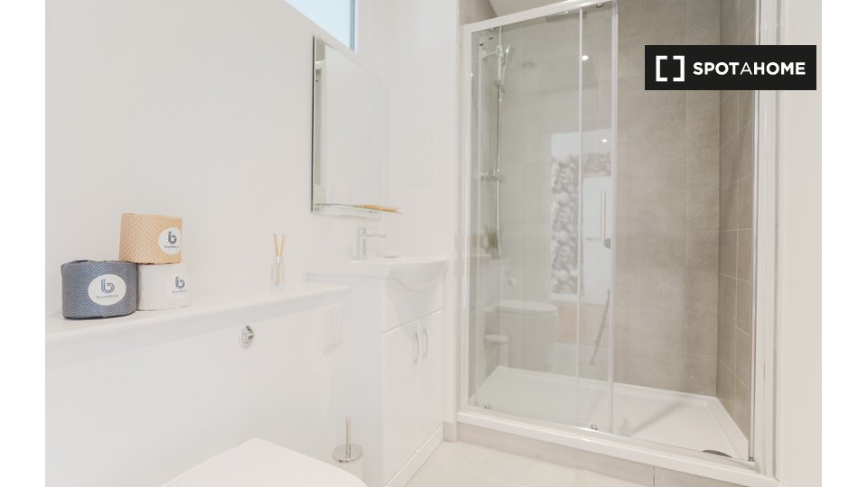 Immagine 13 di Appartamento in affitto  in Church St a Staines