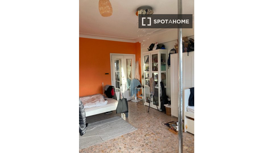 Immagine 5 di Camera condivisa in affitto  in Via Antonio Raimondi a Roma