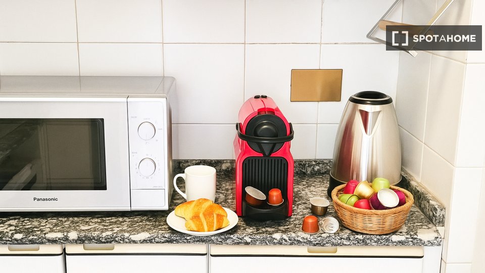 Immagine 6 di Ufficio in affitto  in Via Montaione a Roma