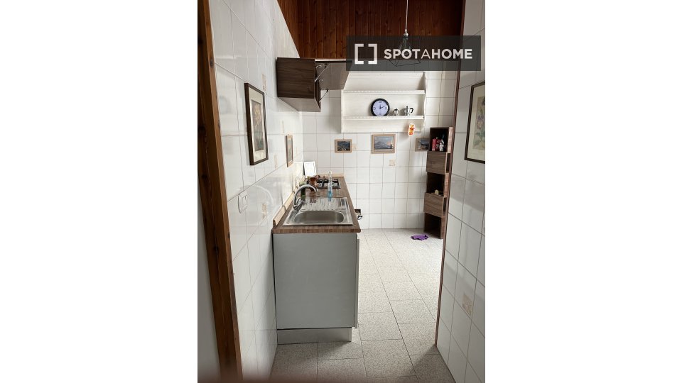 Immagine 9 di Camera condivisa in affitto  in V. Salvator Rosa a Napoli