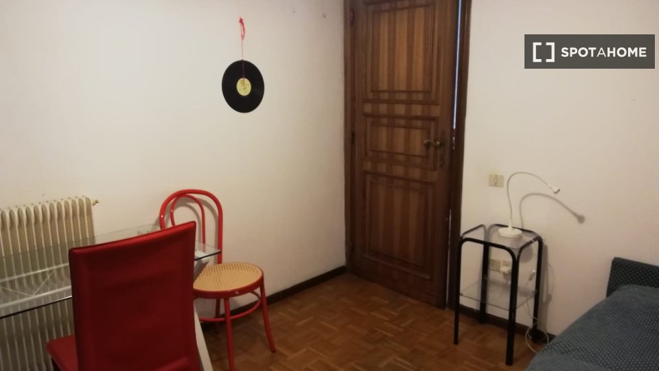 Immagine 2 di Camera condivisa in affitto  in Via del Beato Egidio a Perugia