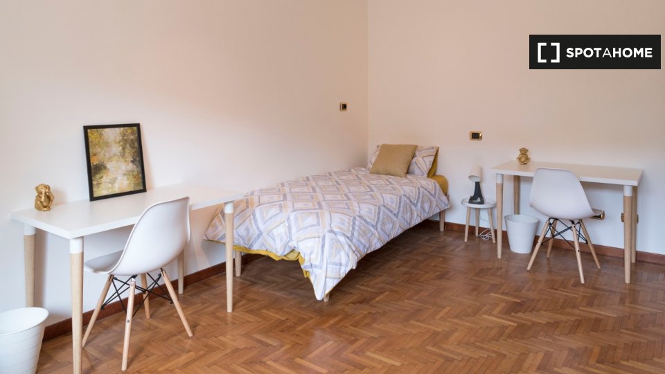 Immagine 12 di Camera condivisa in affitto  in Viale Campania a Milano